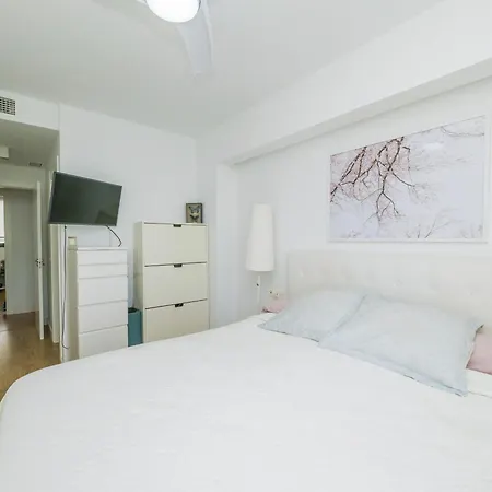 Cubo's Apartamento Teatinos & Parking * Málaga